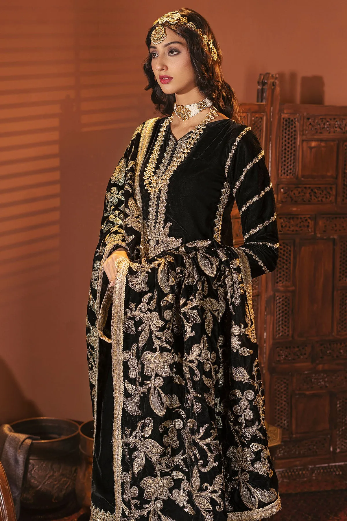 3166-ANJUMAN EMBROIDERED VELVET UNSTITCHED