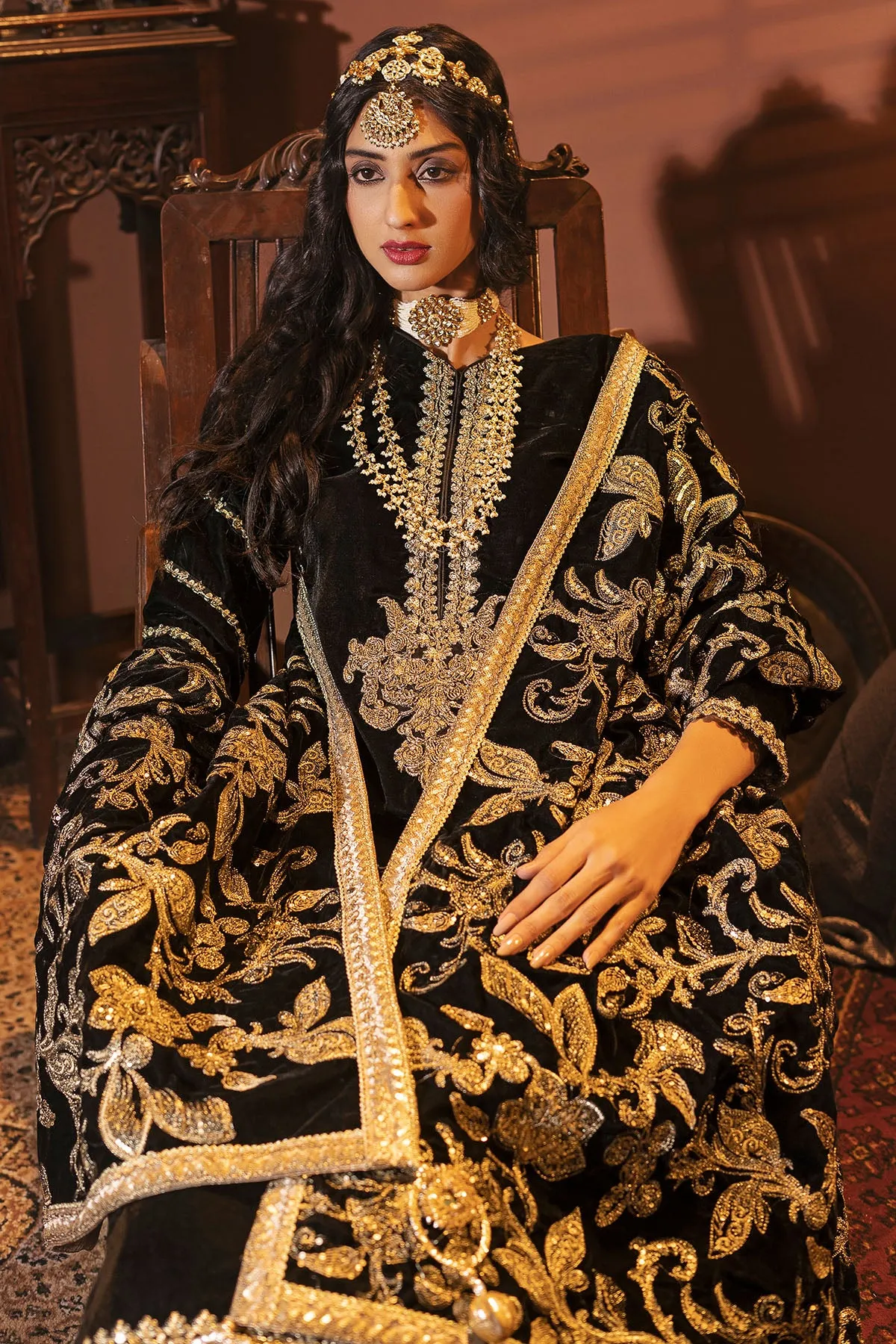 3166-ANJUMAN EMBROIDERED VELVET UNSTITCHED