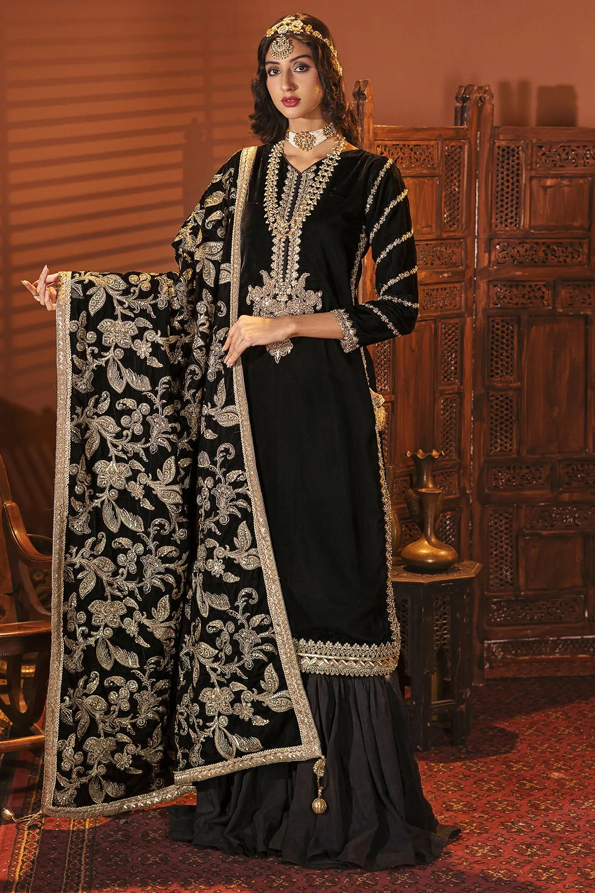 3166-ANJUMAN EMBROIDERED VELVET UNSTITCHED