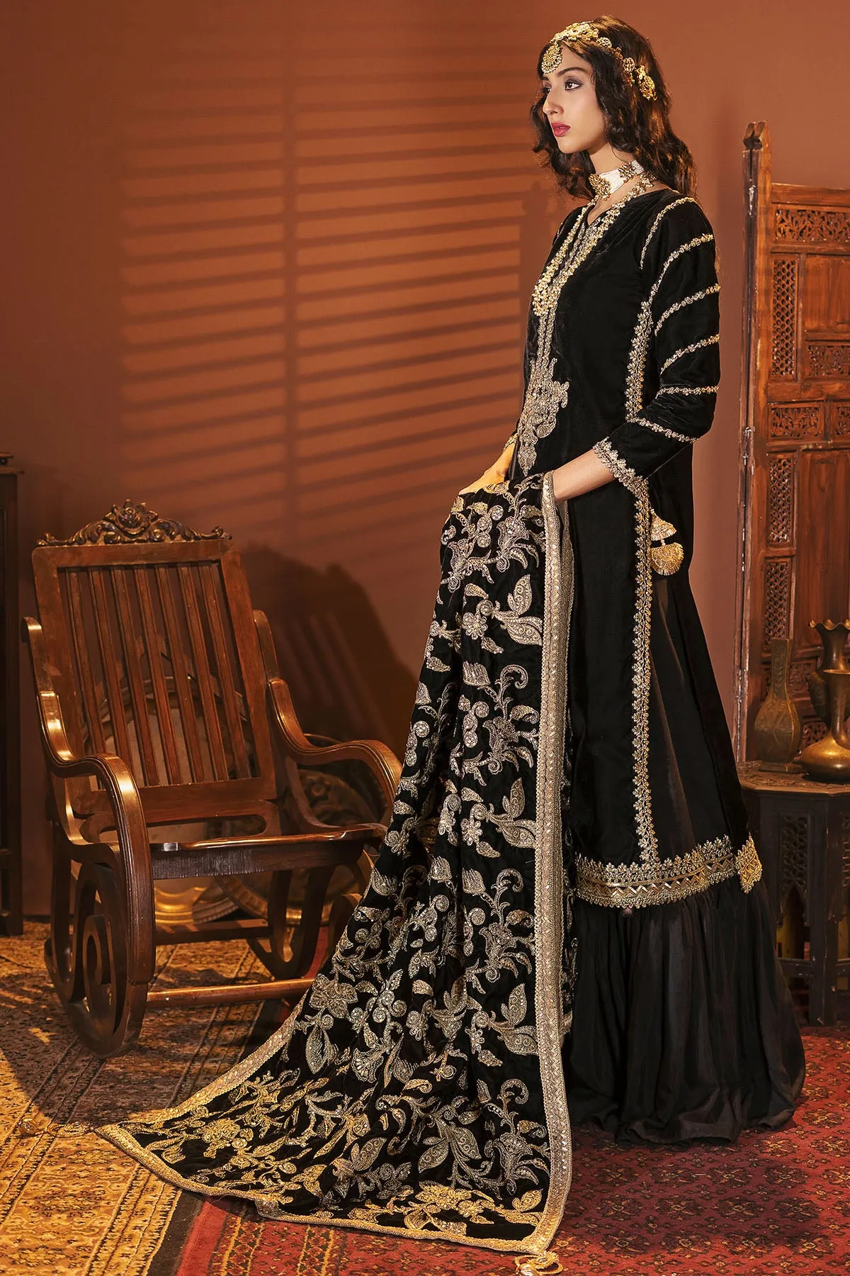 3166-ANJUMAN EMBROIDERED VELVET UNSTITCHED