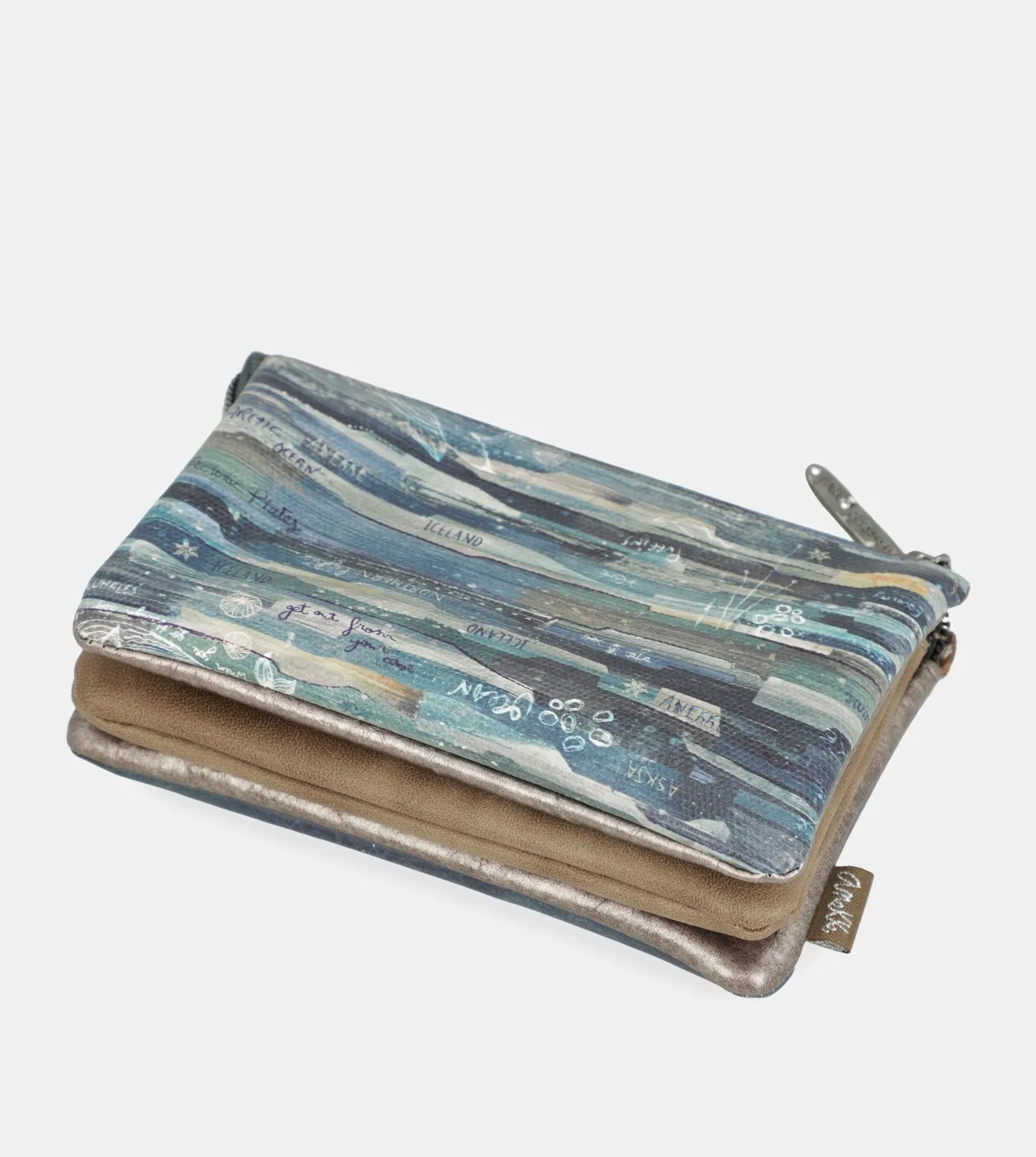 Delightful triple wallet