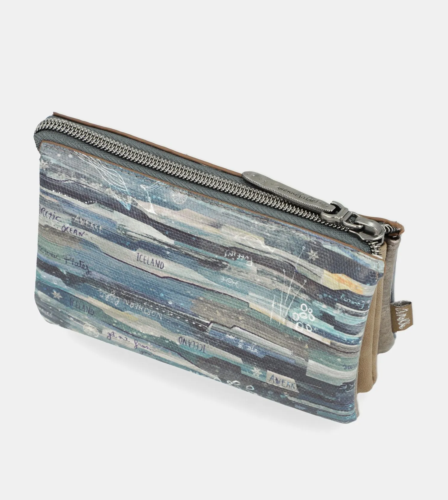 Delightful triple wallet