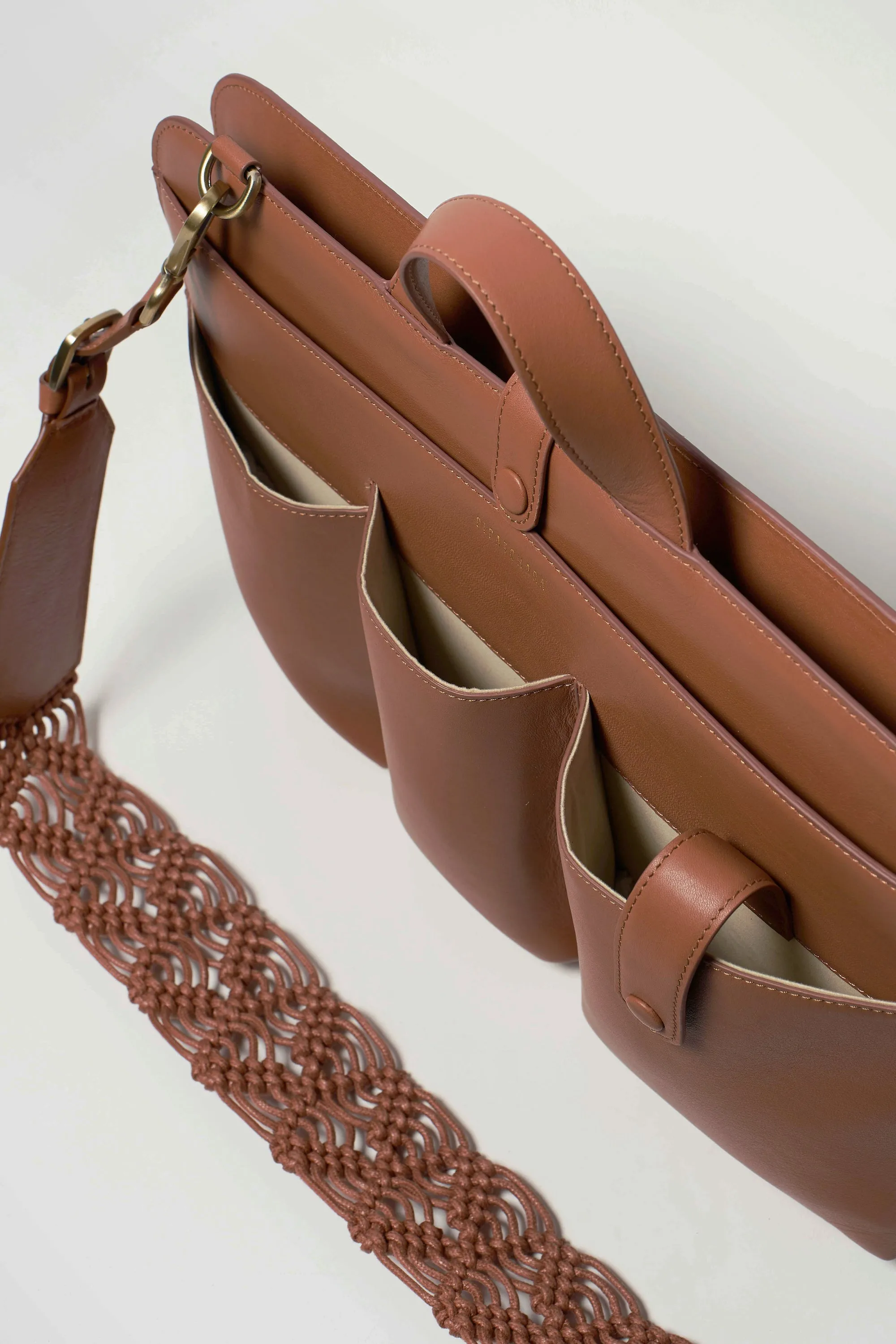 Lia Laptop (Leather) Tan