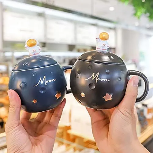 Minimalist Style Astronaut Mug with Spoon Lid Star Ceramic Coffee Cup Moon Tea Cup Gift Office Home (astronaut black, 400 ml)