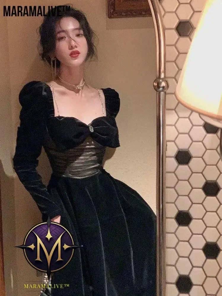 Woman Square-neck Velvet Long Sleeves Short Skirt