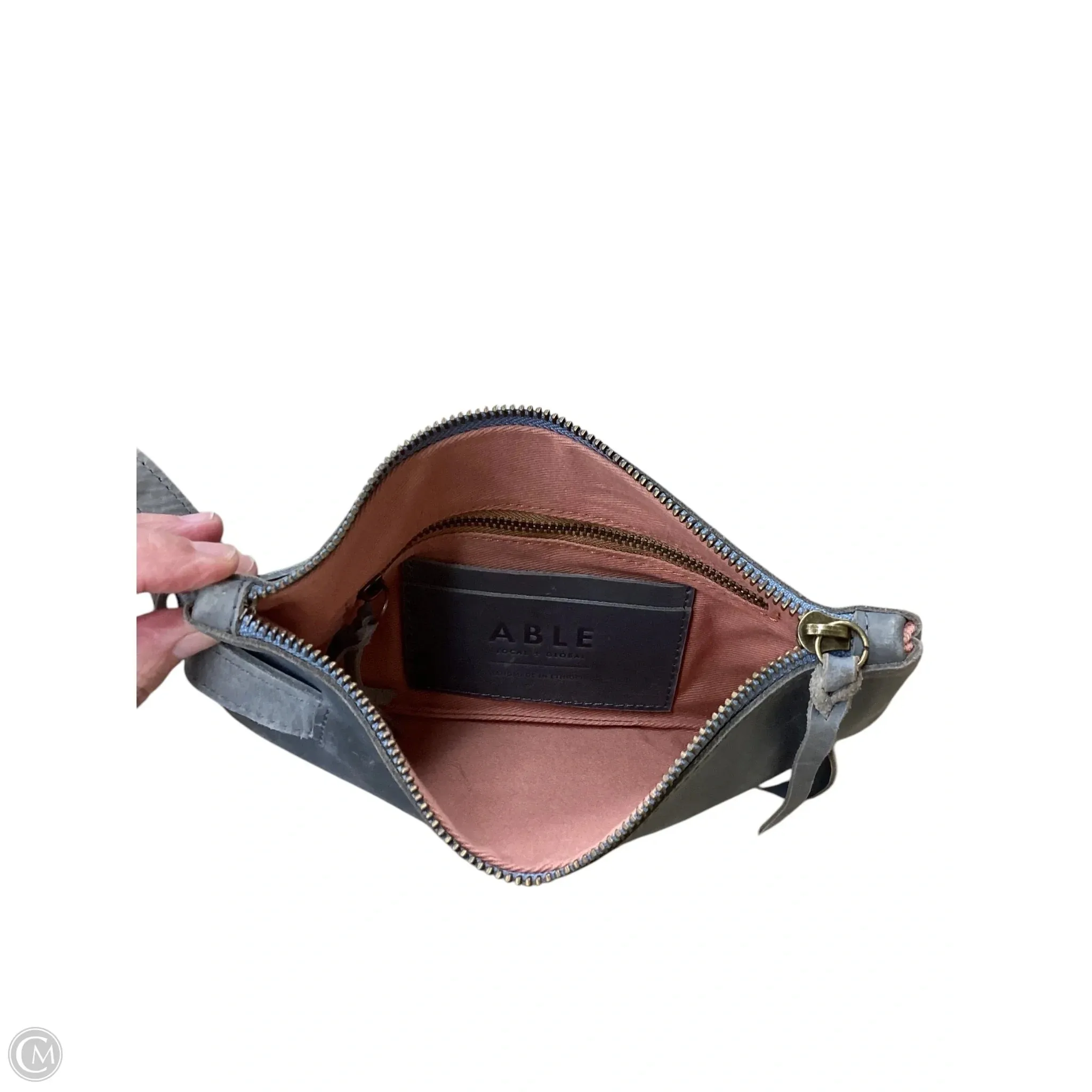 Wristlet Leather By Clothes Mentor, Size: Medium
